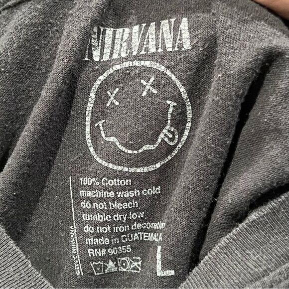 Nirvana Graphic Tee Shirt Women’s Large - Picture 2 of 3